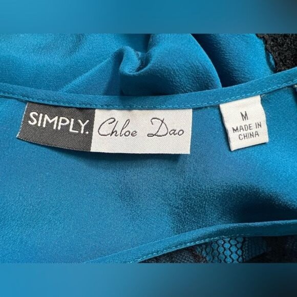 Simply Chloe Dao Silk & Lace Blouse – Size M - Picture 6 of 7